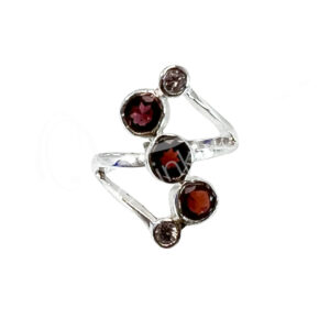 STERLING SILVER - RING, ADJUSTABLE 3 FACETED GARNETS & 2 ZIRCONS 0.75"W